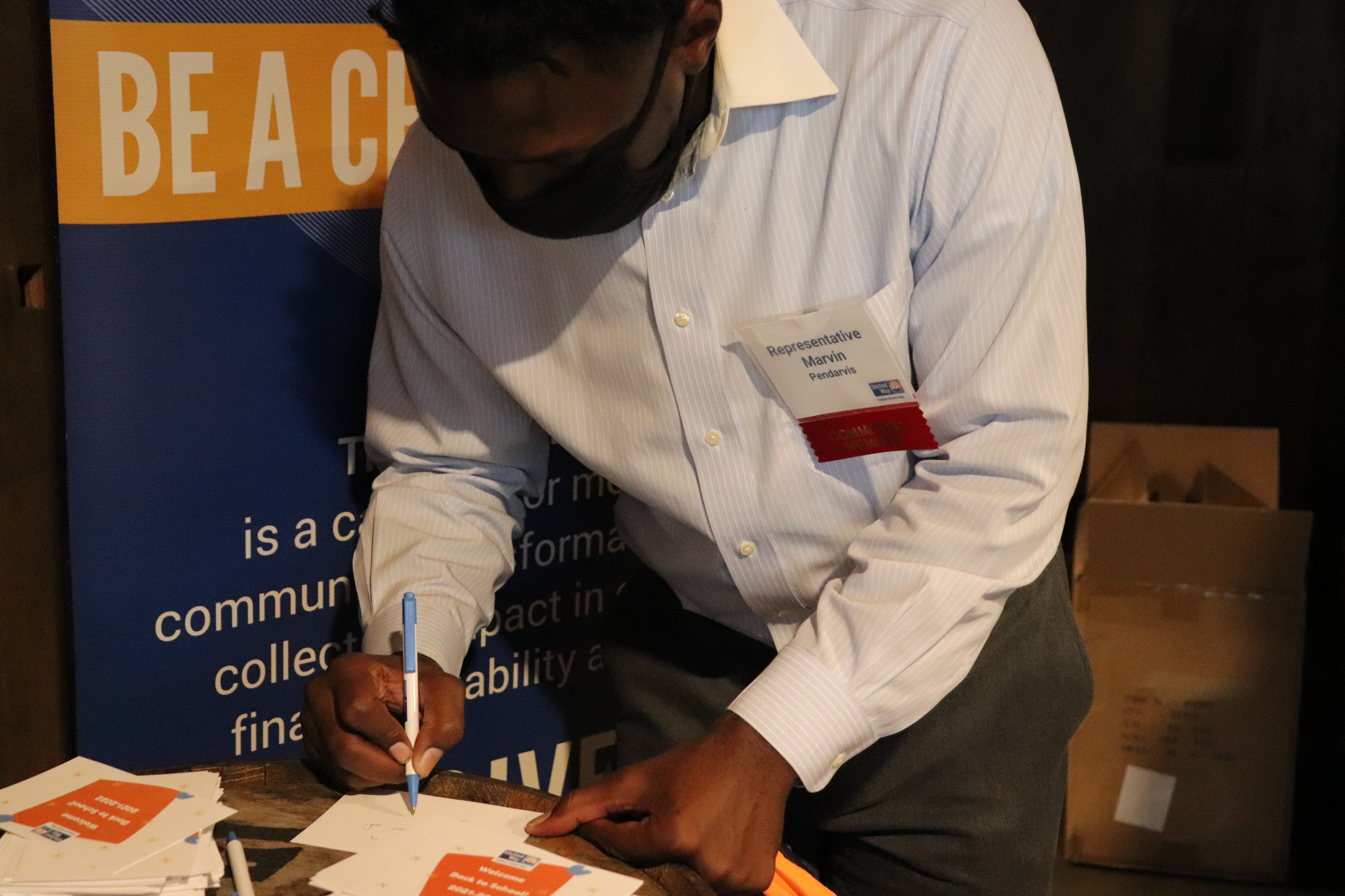 Rep. Marvin Pendarvis writing note to student