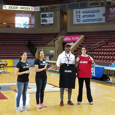 volunteers receiving live united shirts