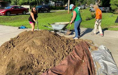 Santee Cooper volunteers working hard in Berkeley County